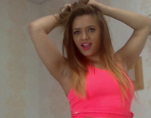 fille retire lingerie pour webcam sexe 075
